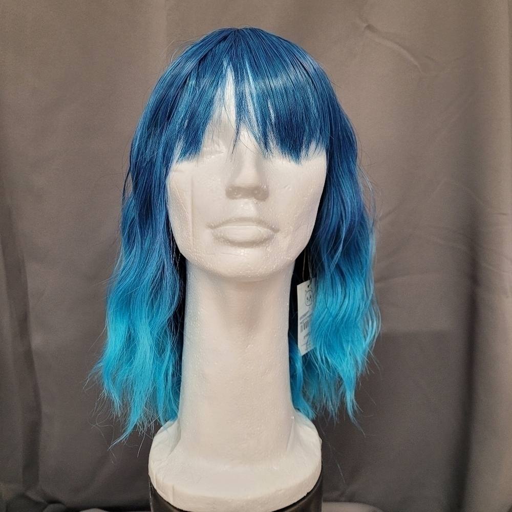 QACCF Short Teal Shoulder Length Wig W/ Bangs & Small Purple Strands, SEALED BAG